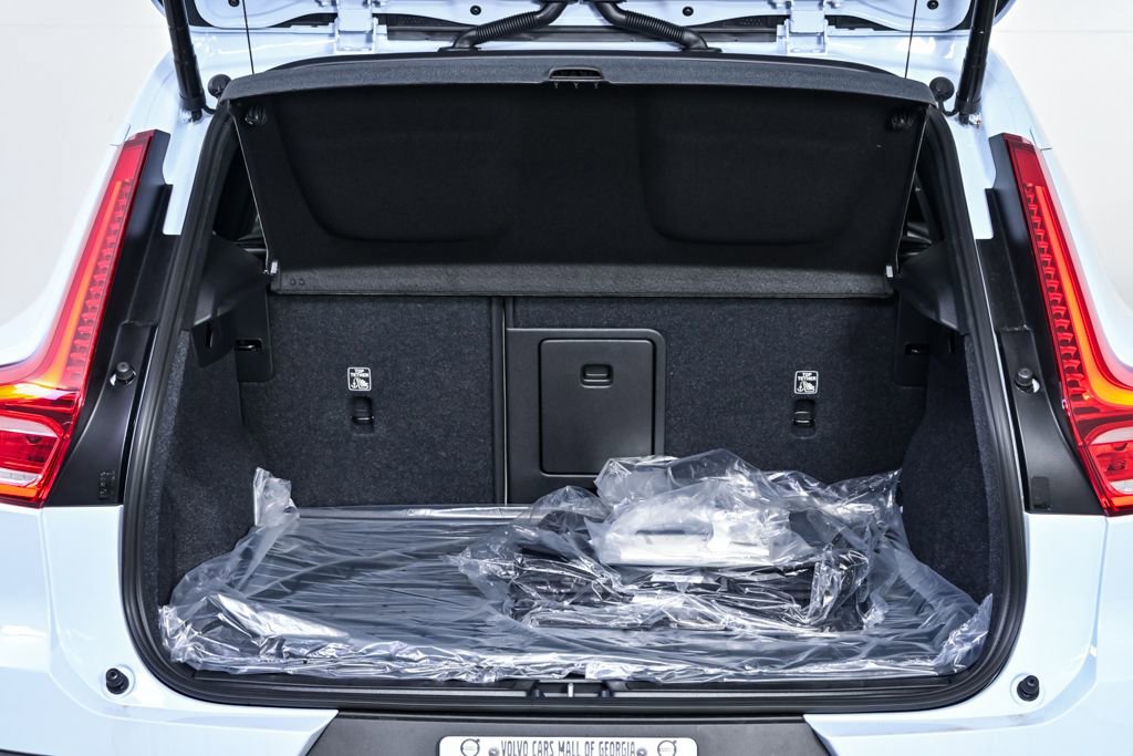 New 2026 Volvo XC40 B5 Ultra w/ Climate Package image 30