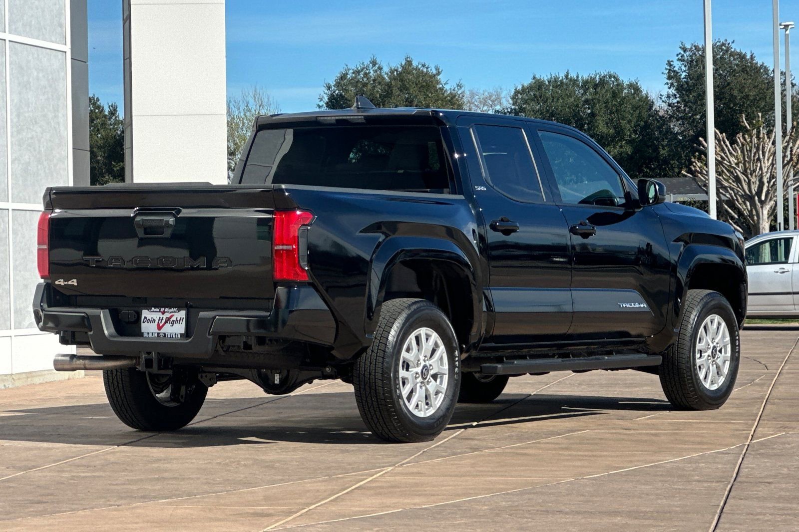 Certified 2025 Toyota Tacoma SR5 image 4