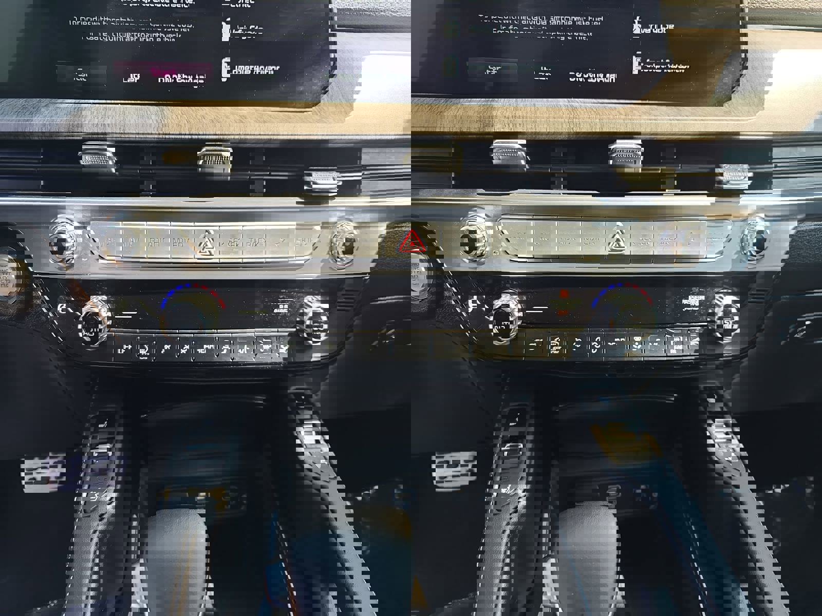 Used 2024 Kia Telluride SX w/ Towing Package image 23