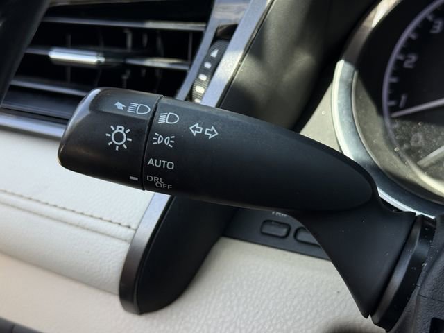Used 2019 Toyota Camry XLE image 24