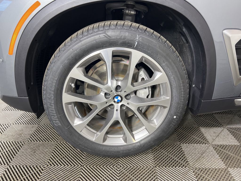 New 2026 BMW X5 xDrive40i w/ Parking Assistance Package image 6