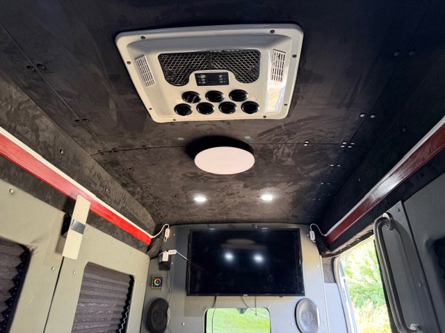 Used 2023 Ford E-Transit 148 High Roof Extended w/ Load Area Protection Package image 21