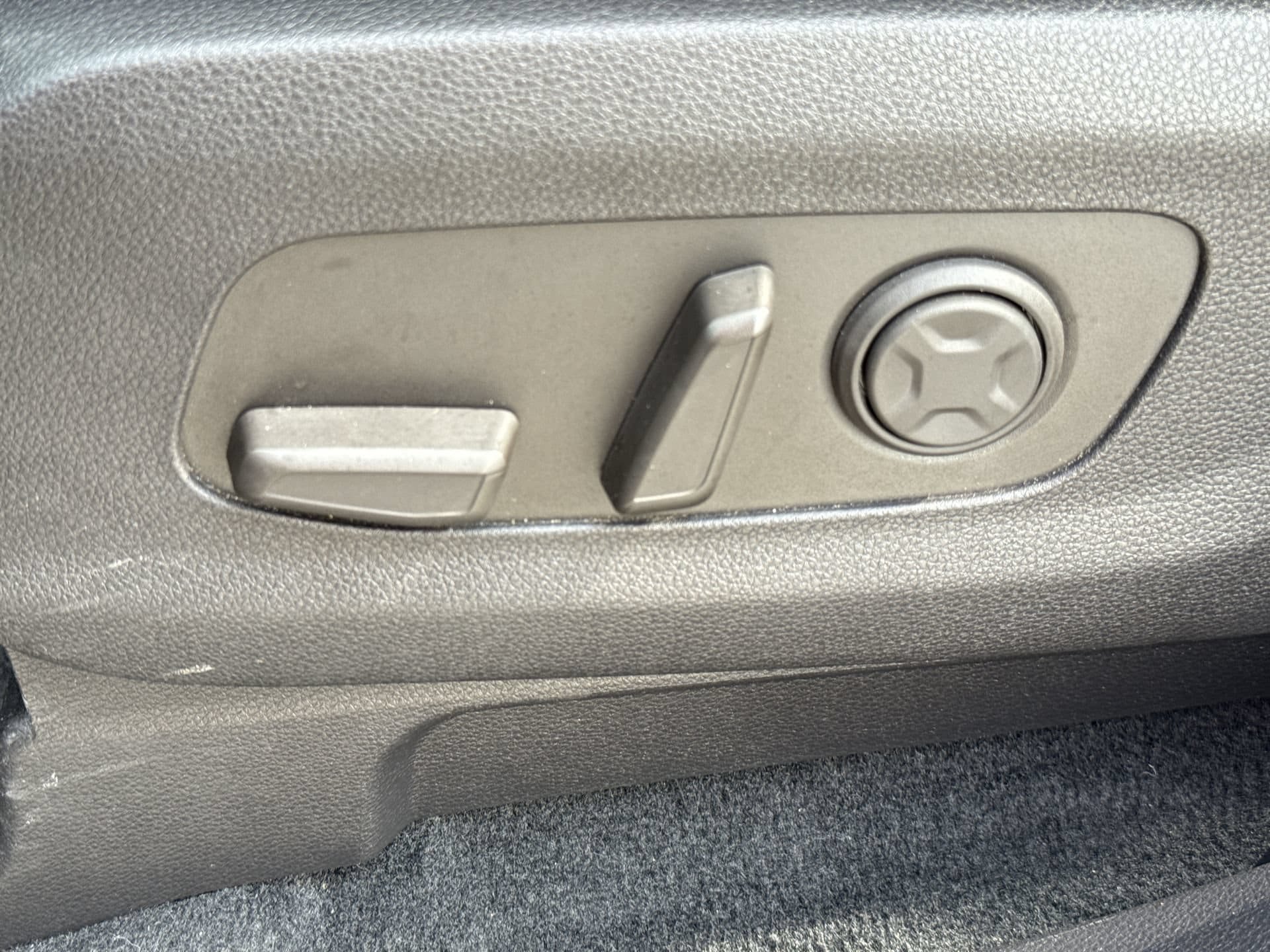 Used 2026 Kia Carnival FWD image 14