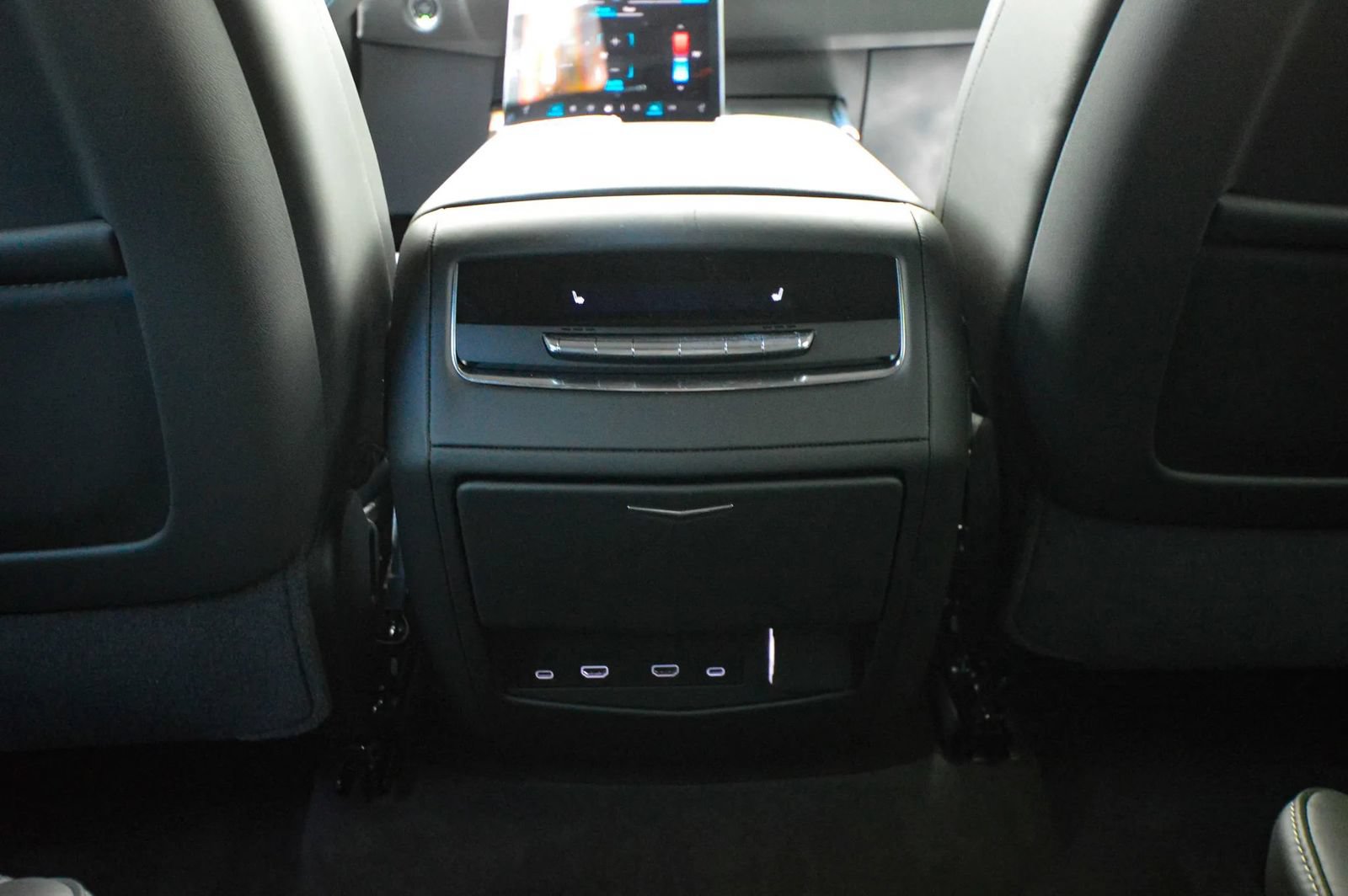 Used 2026 Cadillac Escalade Platinum Sport w/ LPO, ONYX Package AWD/4WD image 73