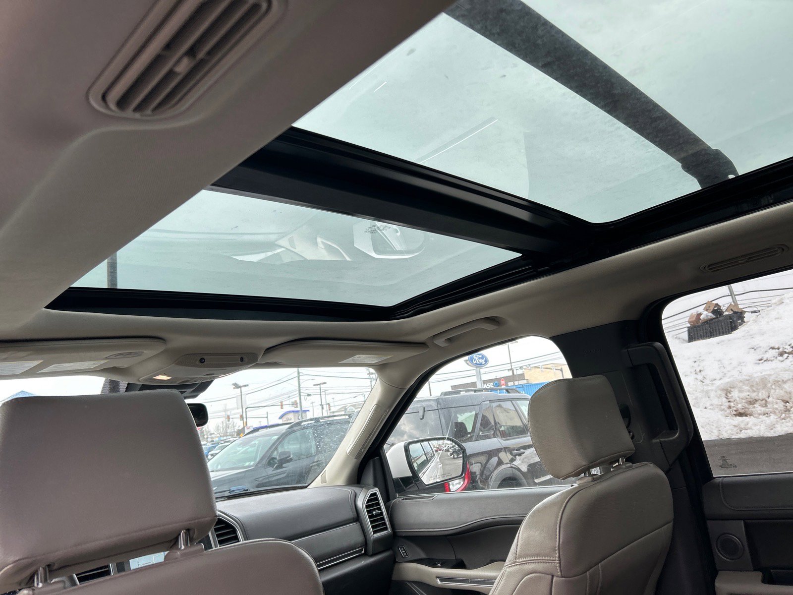 Used 2018 Ford Expedition XLT w/ Equipment Group 202A image 8