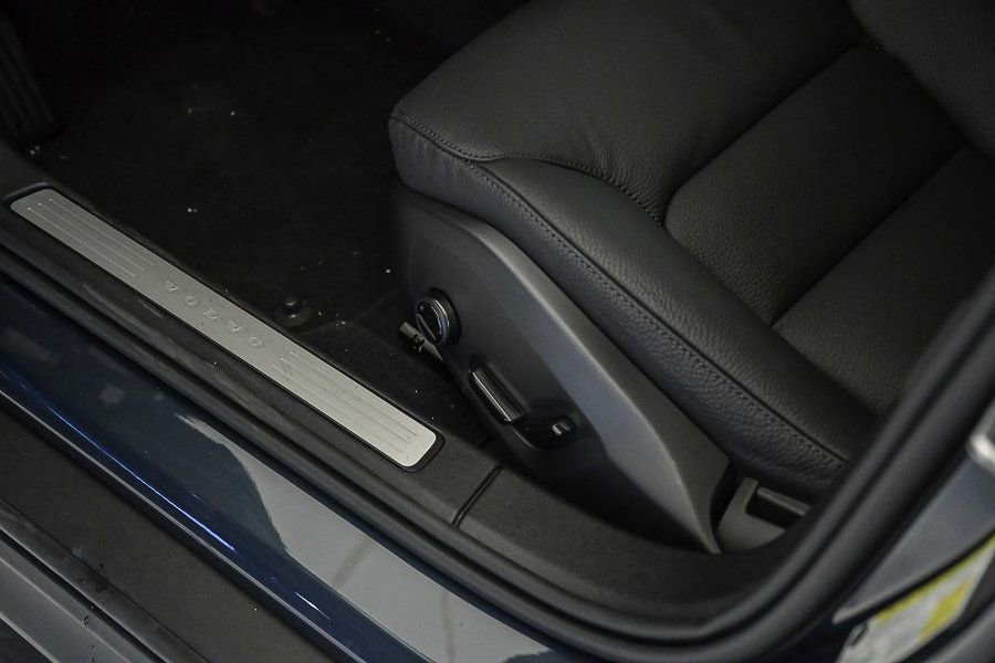 New 2026 Volvo V60 B5 Cross Country Plus w/ Climate Package image 21