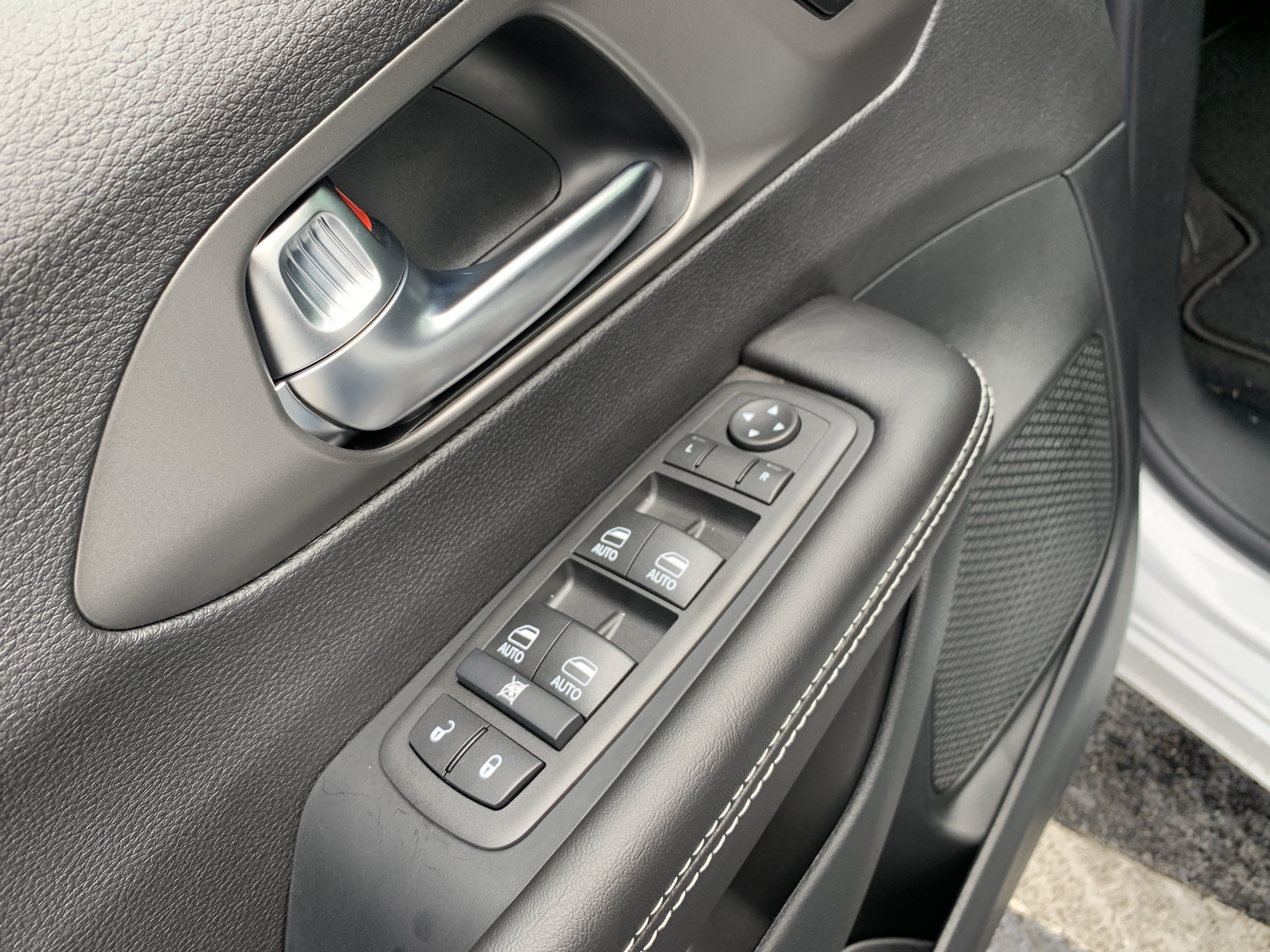 New 2027 Chrysler Pacifica Select FWD image 13