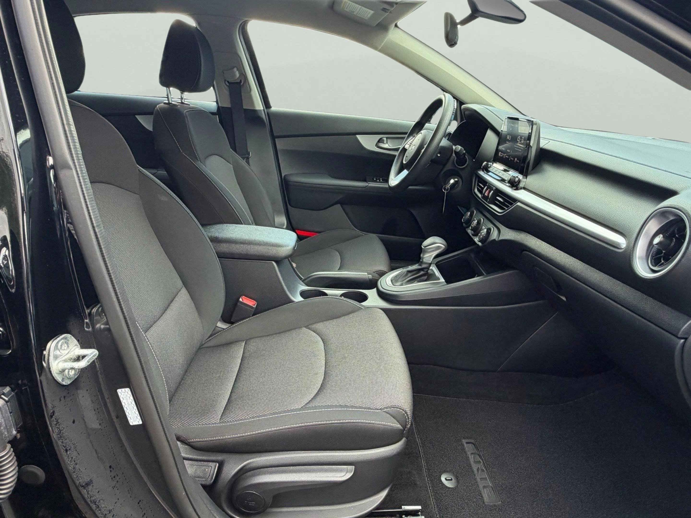Used 2024 Kia Forte LXS w/ LXS Technology Package FWD image 11