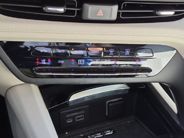 Certified 2021 Buick Envision Avenir w/ Technology Package II AWD/4WD image 24