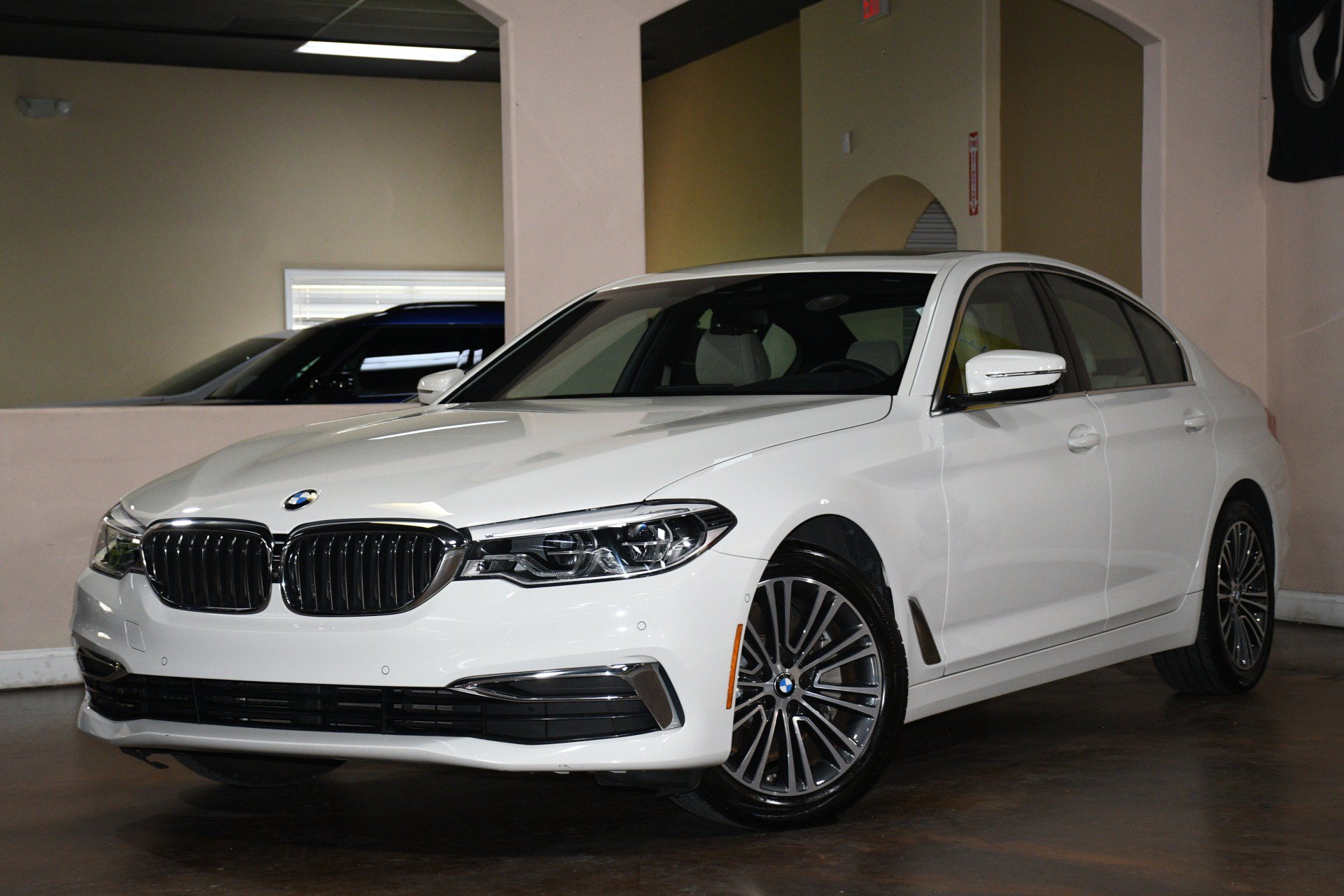 Used 2020 BMW 530i w/ Premium Package RWD image 4