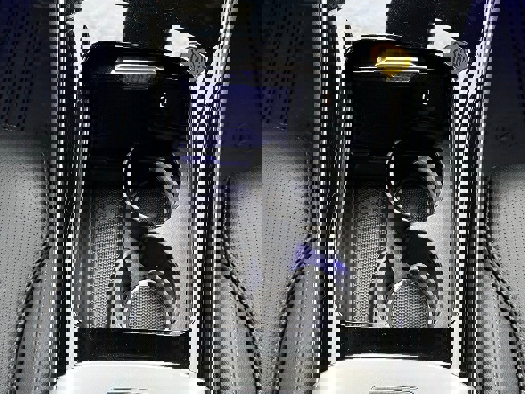 Used 2025 Mercedes-Benz GLC 350e 4MATIC image 24