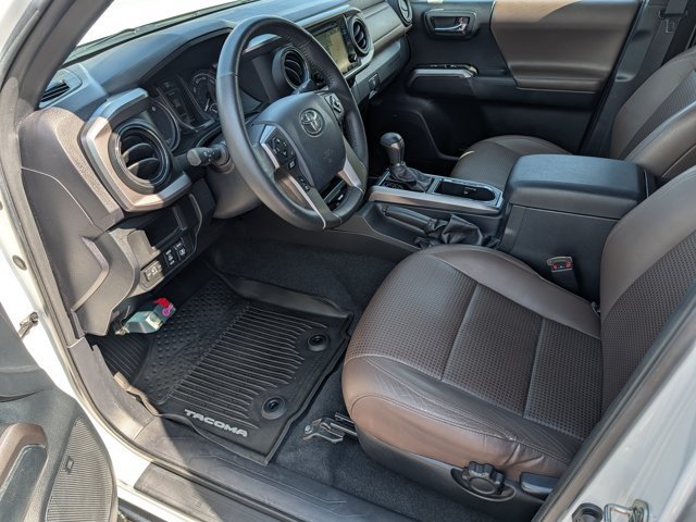 Used 2017 Toyota Tacoma Limited w/ Tow Package AWD/4WD image 9