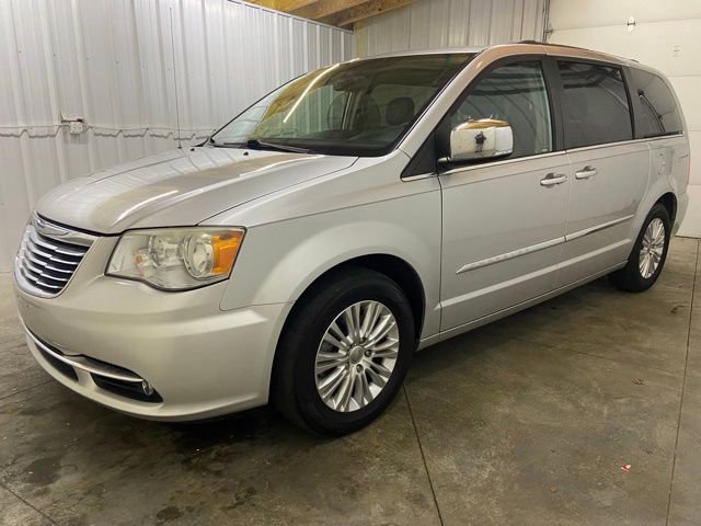 Used 2012 Chrysler Town & Country Touring-L w/ Premium Group FWD image 3