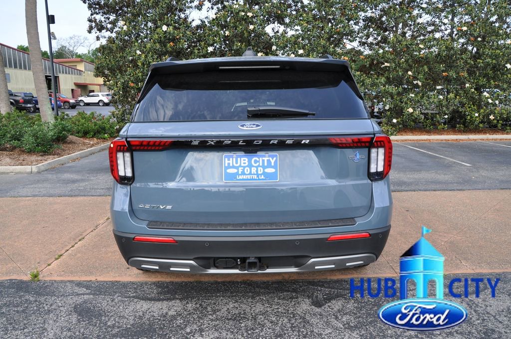 New 2026 Ford Explorer Active RWD image 4