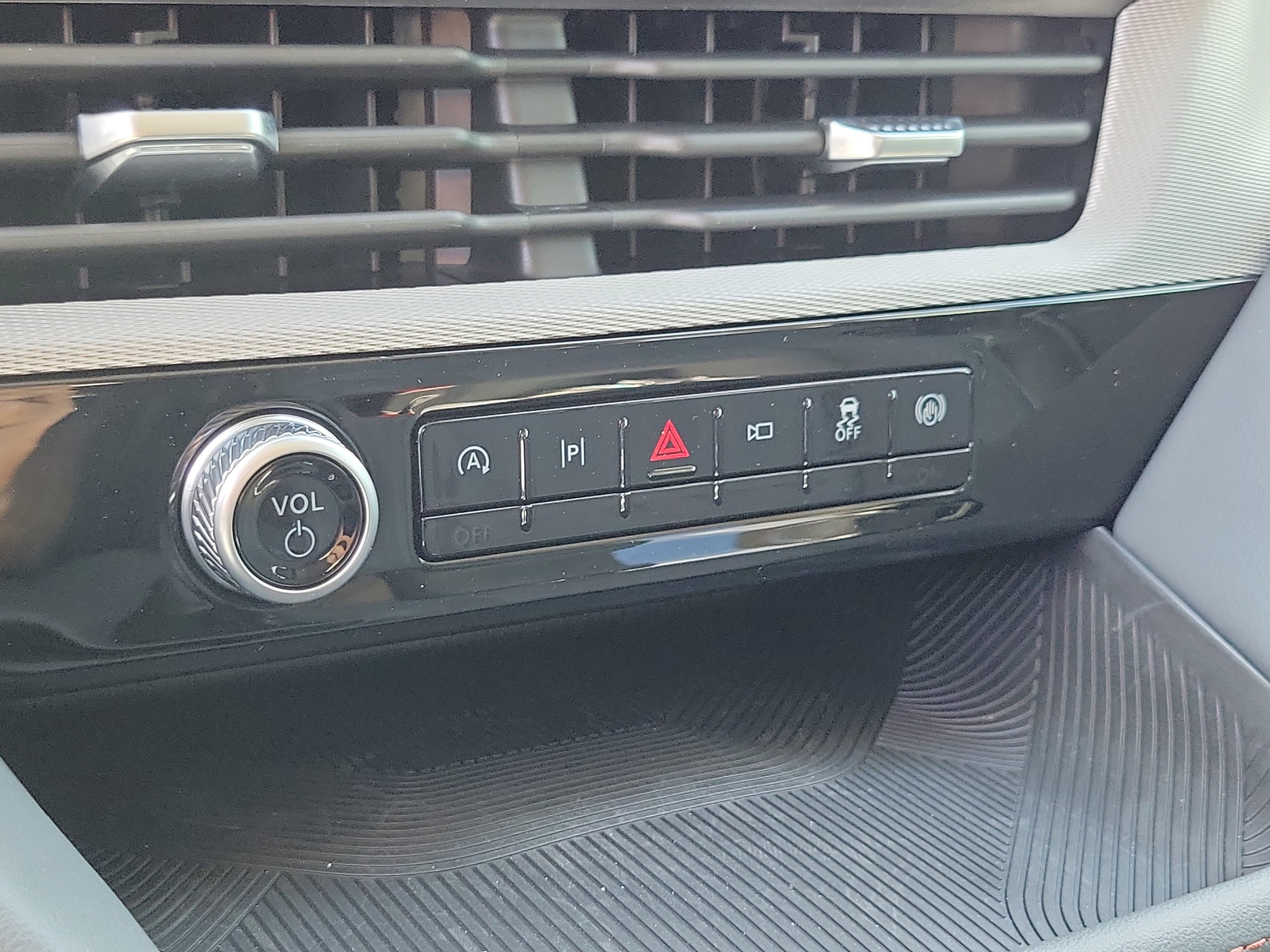 Used 2026 Ford Explorer Active w/ Active Comfort Package image 28