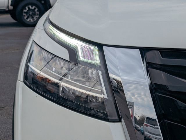 Used 2023 Nissan Pathfinder SL image 9