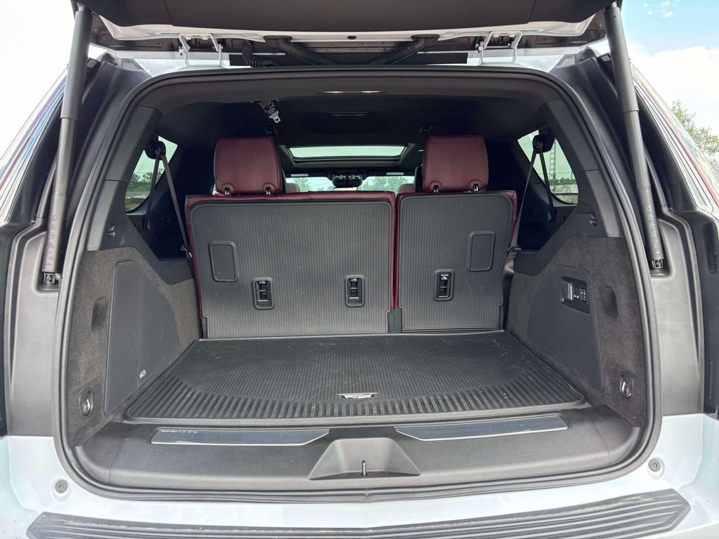 Used 2026 Cadillac Escalade ESV Luxury w/ Touring Package AWD/4WD image 38