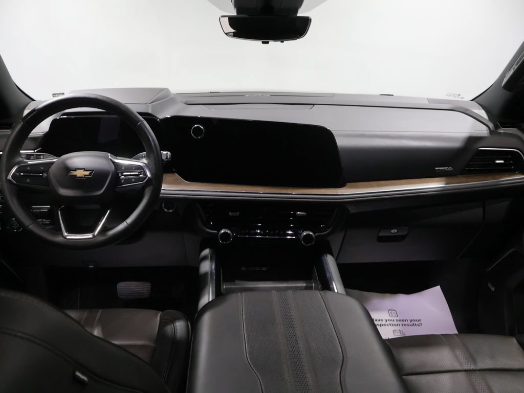 Used 2025 Chevrolet Tahoe High Country AWD/4WD image 18