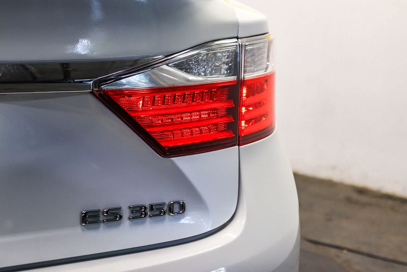 Used 2014 Lexus ES 350 w/ Luxury Package FWD image 11