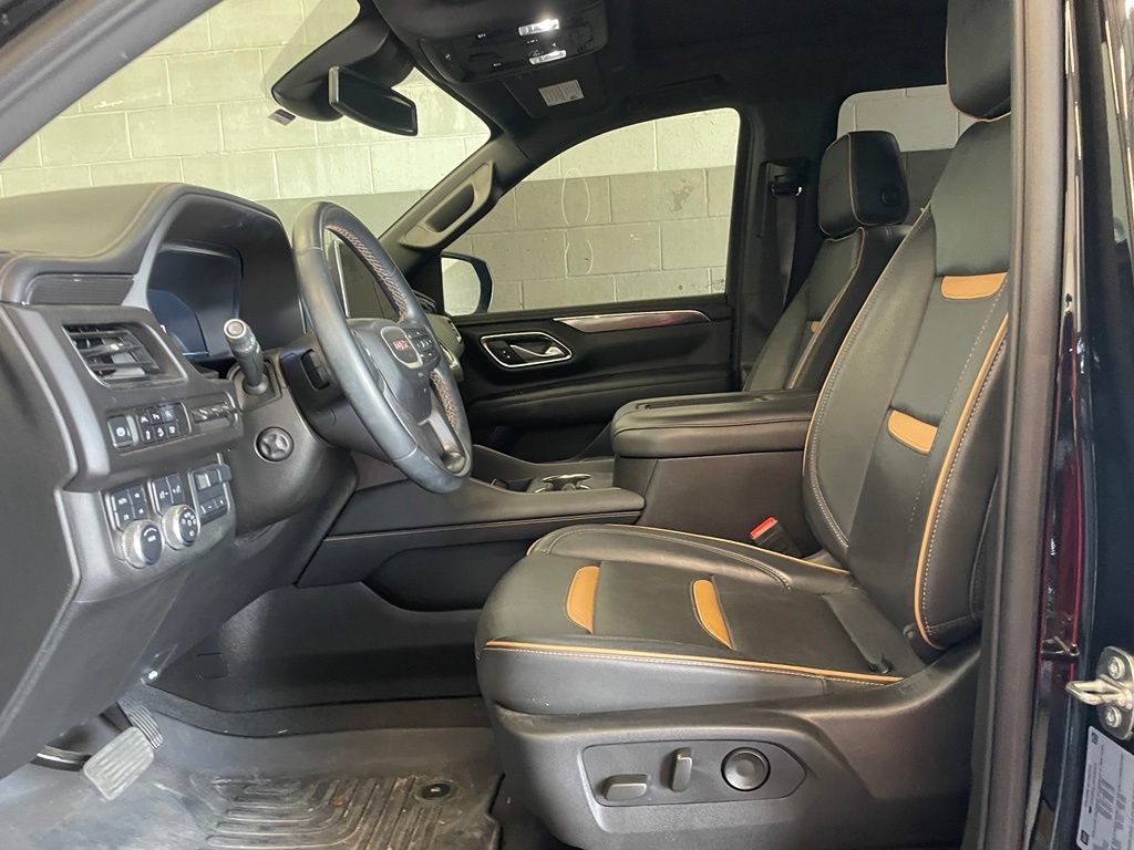 Used 2024 GMC Yukon XL AT4 w/ Technology Package AWD/4WD image 10