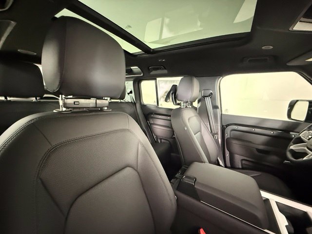 New 2026 Land Rover Defender 110 X-Dynamic SE AWD/4WD image 30