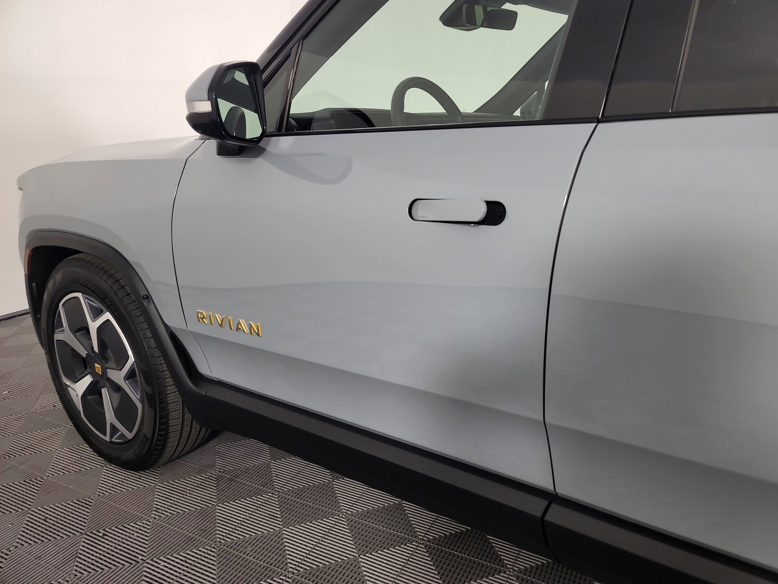 Used 2024 Rivian R1S Adventure AWD/4WD image 37