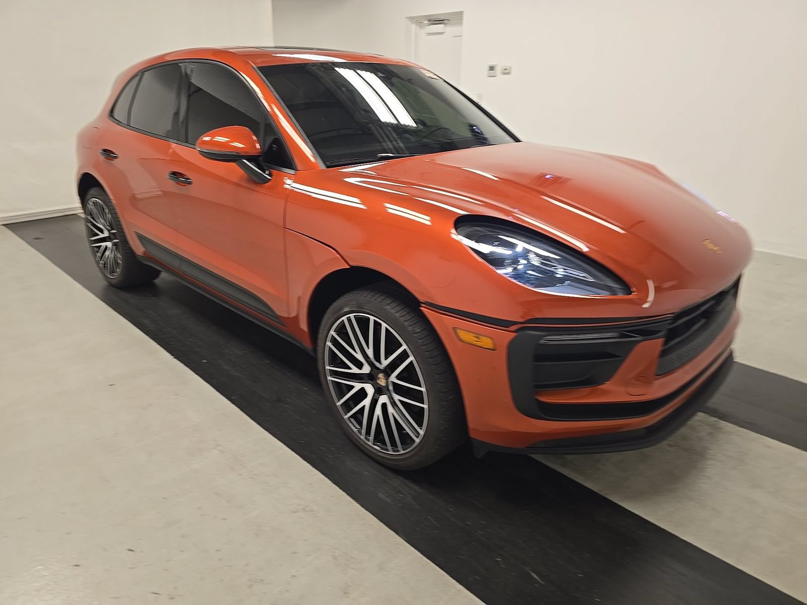 Used 2024 Porsche Macan AWD/4WD image 4