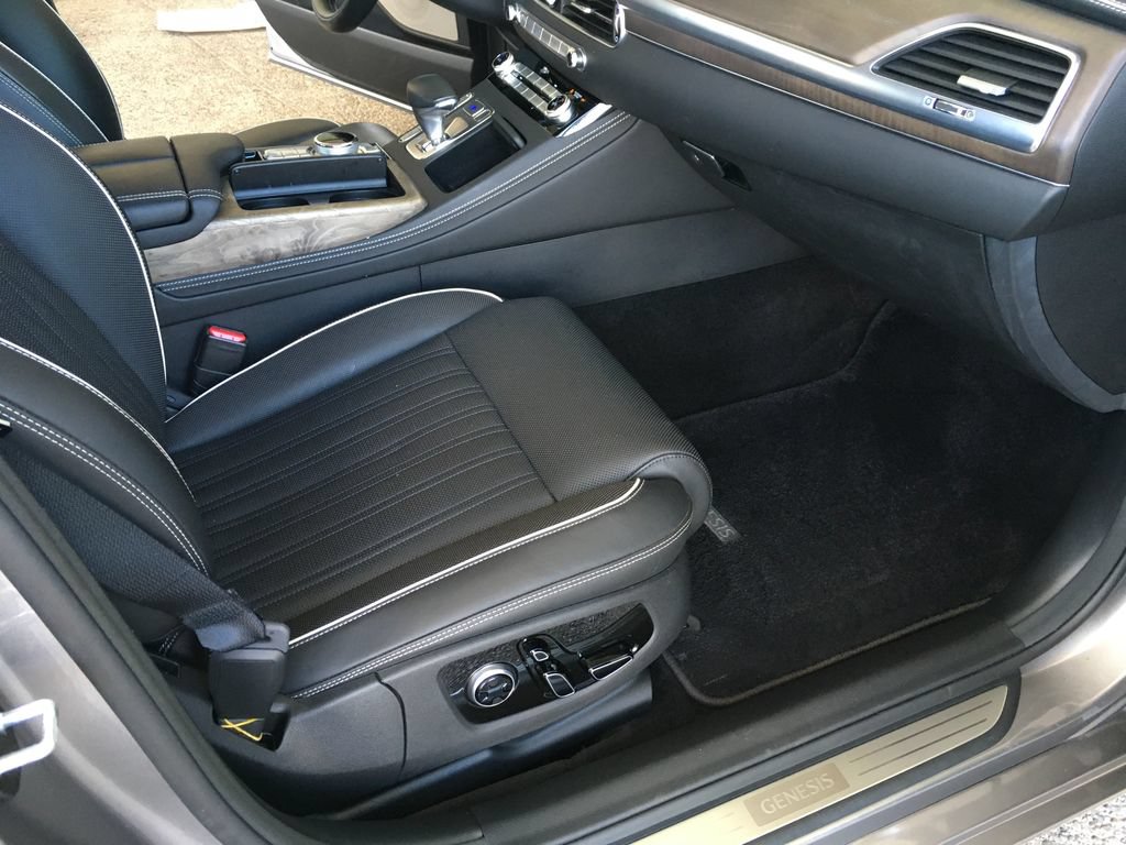 Used 2021 Genesis G90 3.3T Premium AWD/4WD image 32