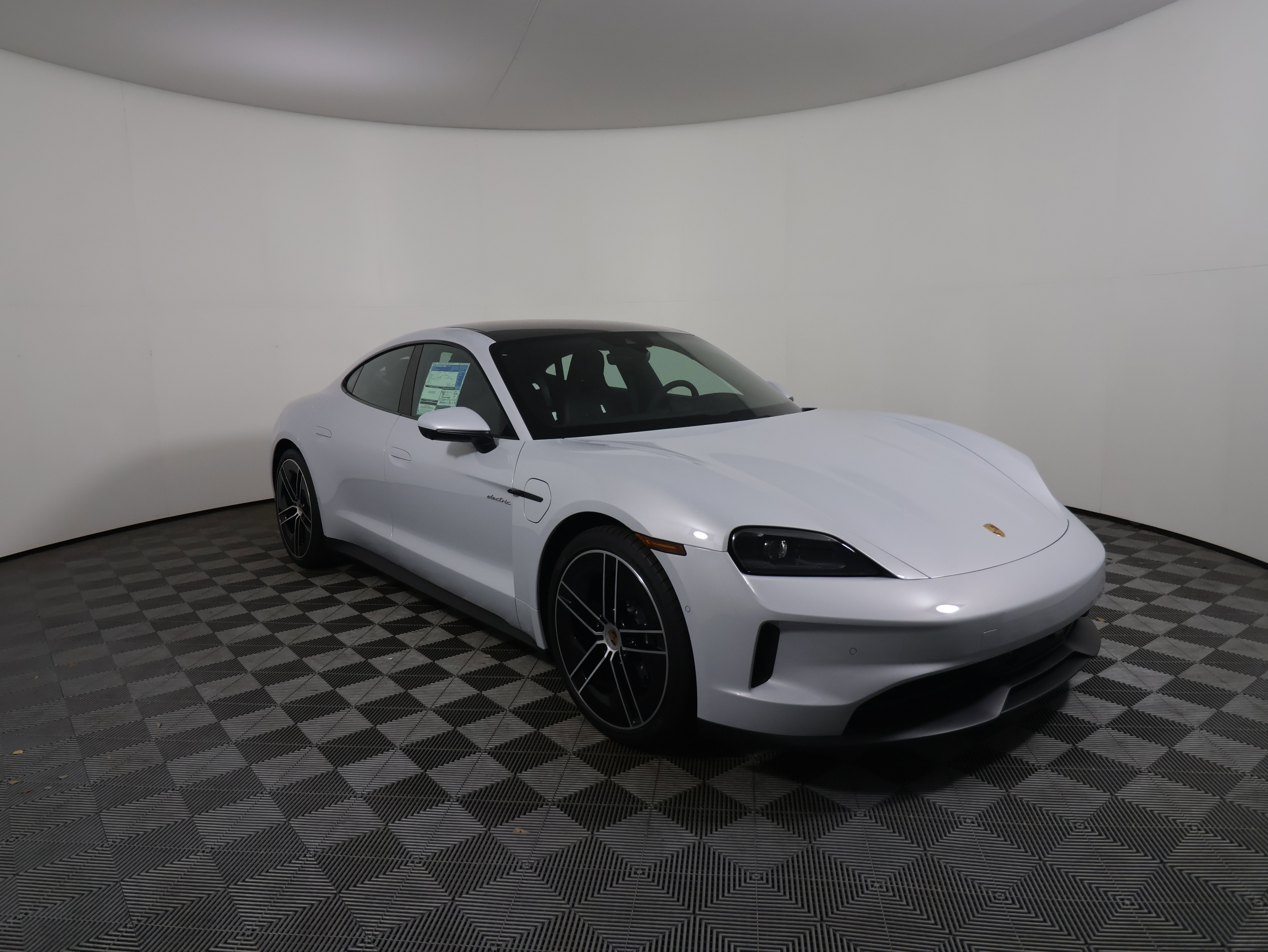 New 2025 Porsche Taycan image 9