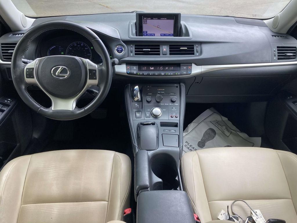 Used 2013 Lexus CT 200h w/ Premium Pkg w/Navigation image 10