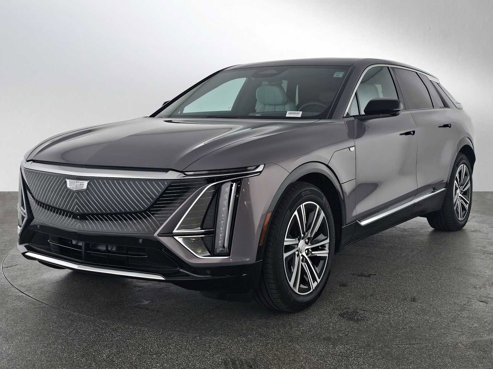 Used 2025 Cadillac Lyriq Luxury AWD/4WD image 7