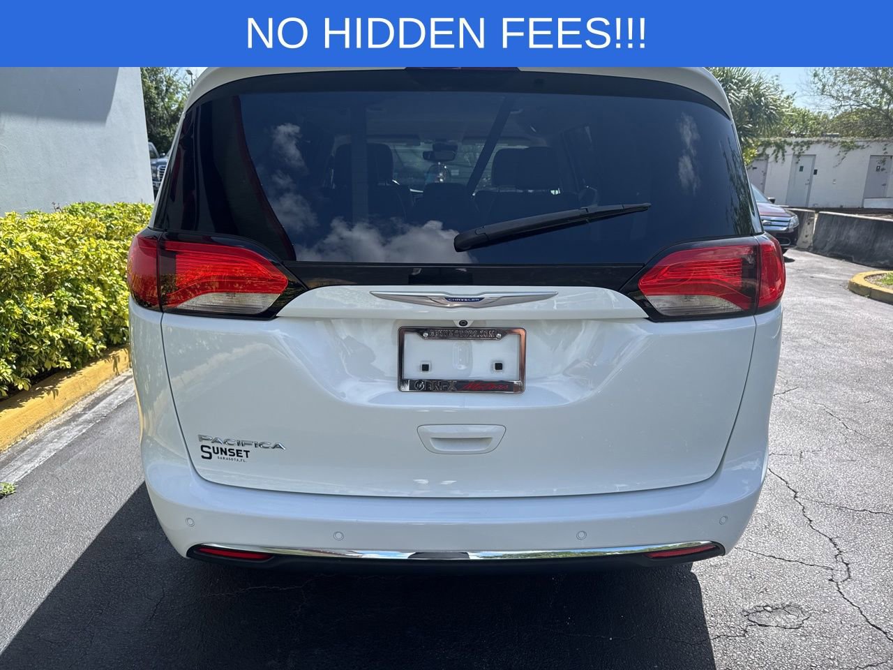 Used 2020 Chrysler Pacifica Touring-L w/ Advanced Safetytec Group FWD image 6