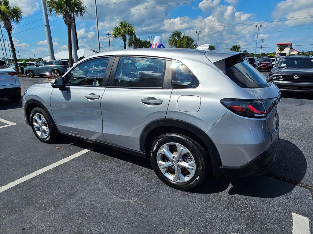 Used 2023 Honda HR-V LX image 3