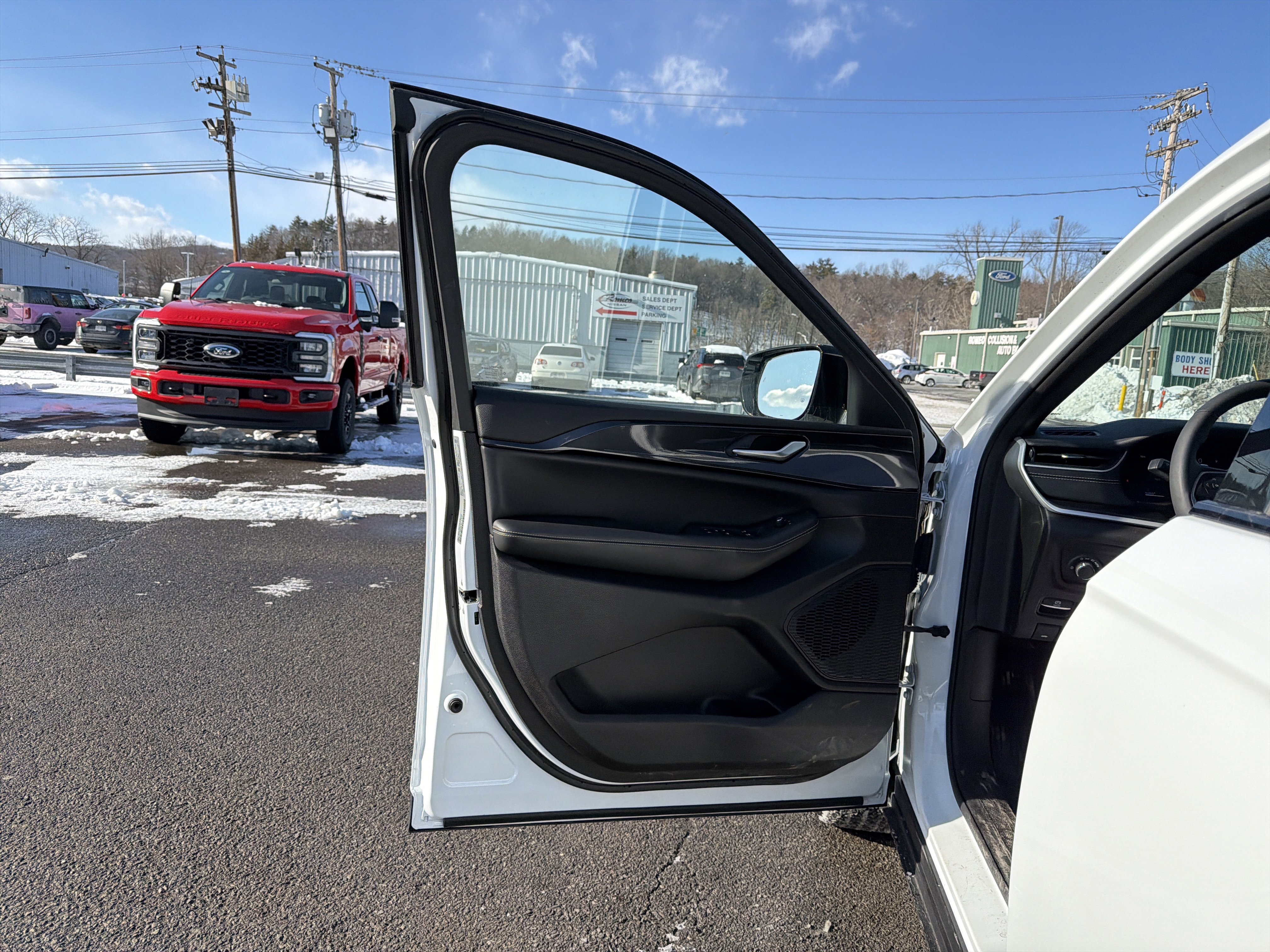 Used 2023 Jeep Grand Cherokee L Laredo image 11