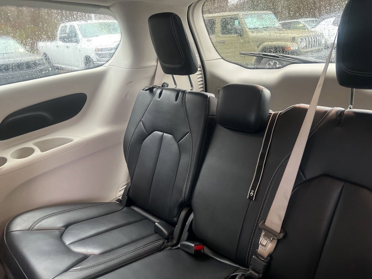 Used 2023 Chrysler Pacifica Touring-L image 21