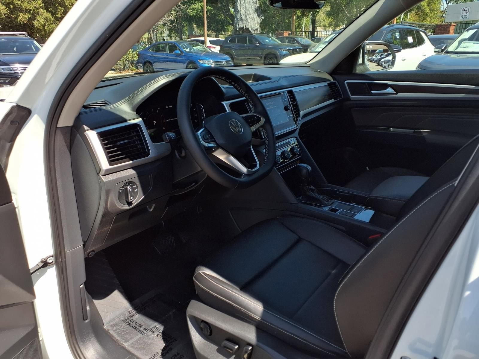Used 2023 Volkswagen Atlas SE w/ Panoramic Sunroof Package image 15