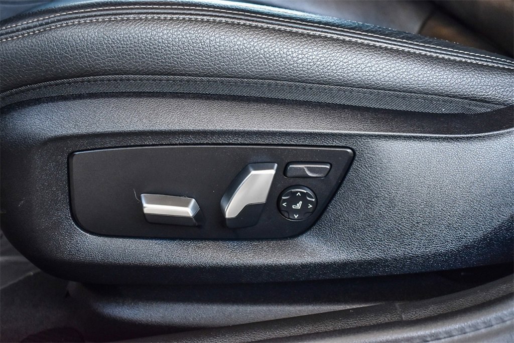 Used 2019 BMW 540i w/ M Sport Package image 21