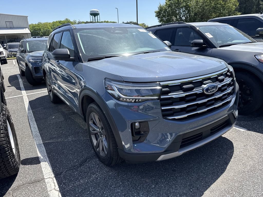 Used 2025 Ford Explorer Active w/ Active Comfort Package AWD/4WD image 2
