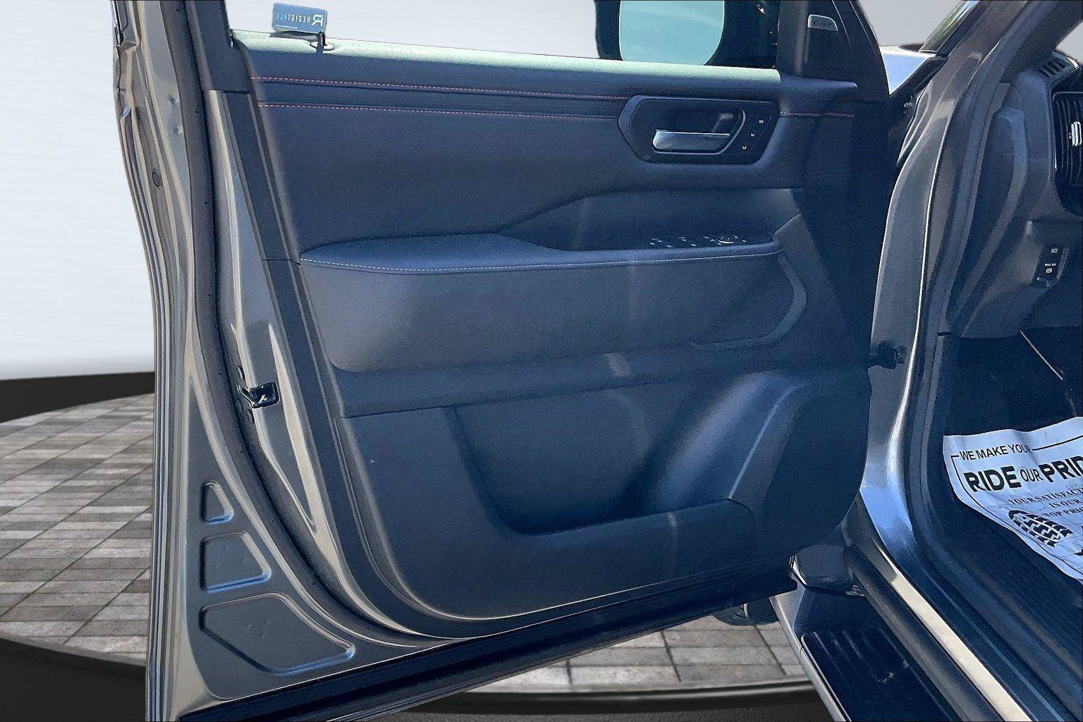 Certified 2025 Nissan Armada PRO-4X AWD/4WD image 23