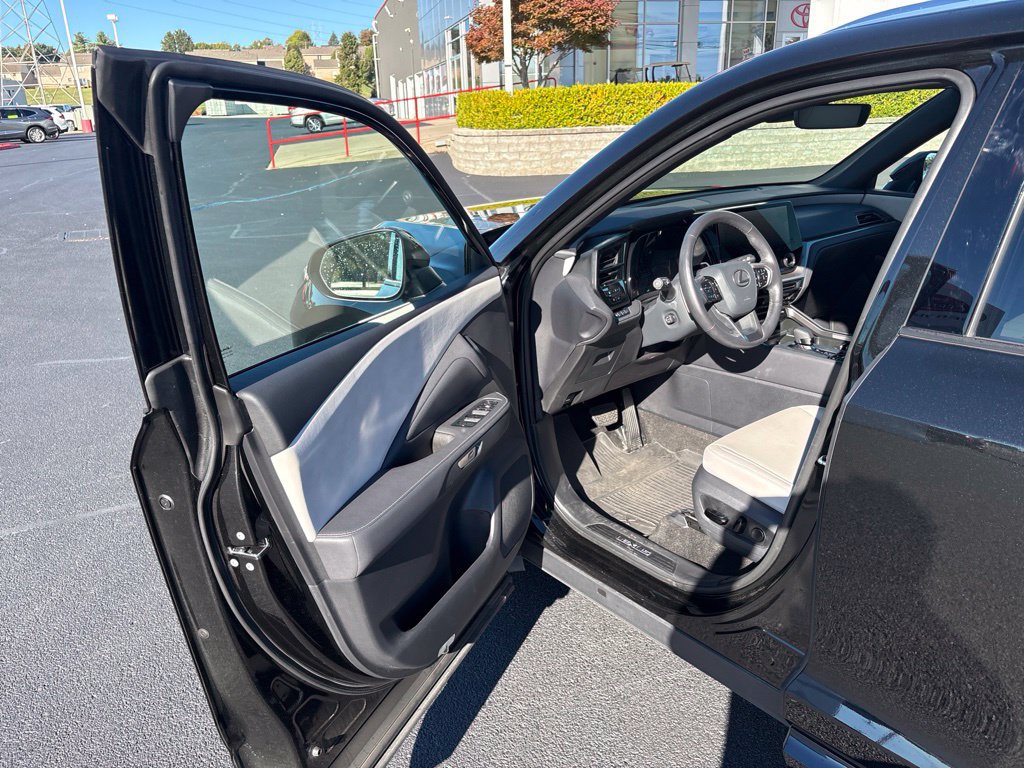 Used 2026 Lexus TX 350 AWD w/ Technology Package image 12
