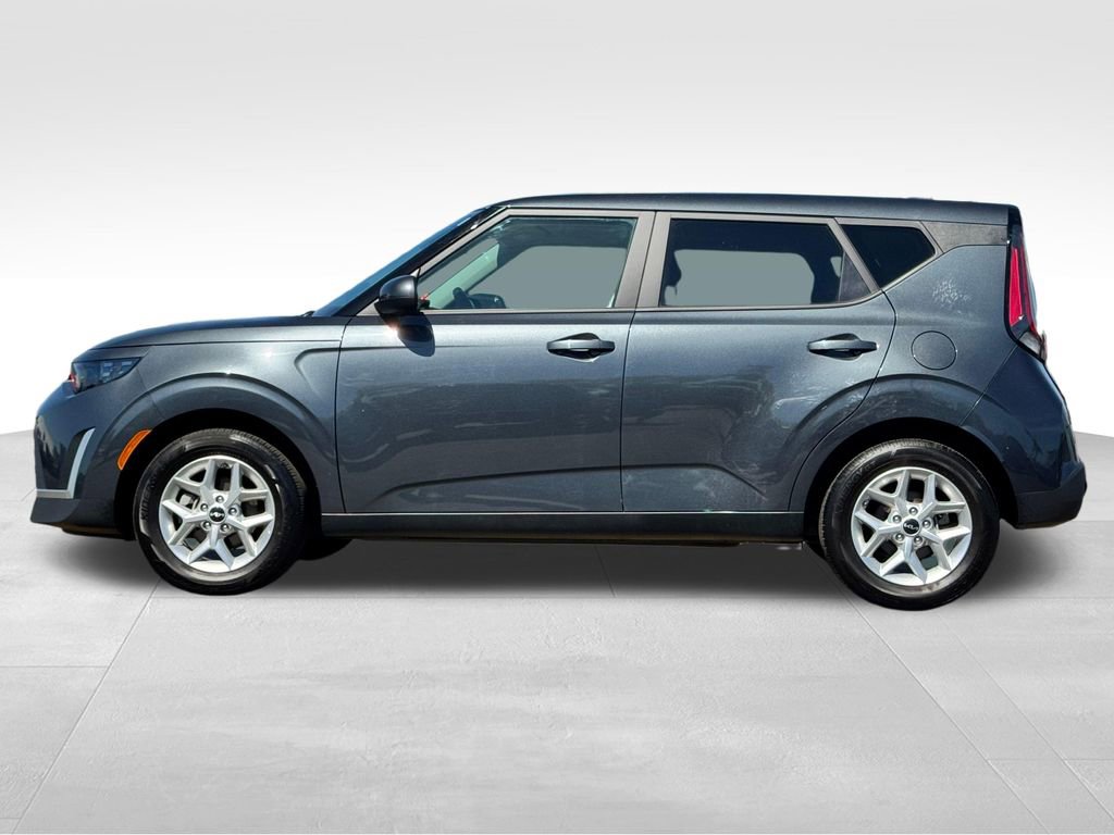 Used 2025 Kia Soul LX w/ LX Technology Package FWD image 4