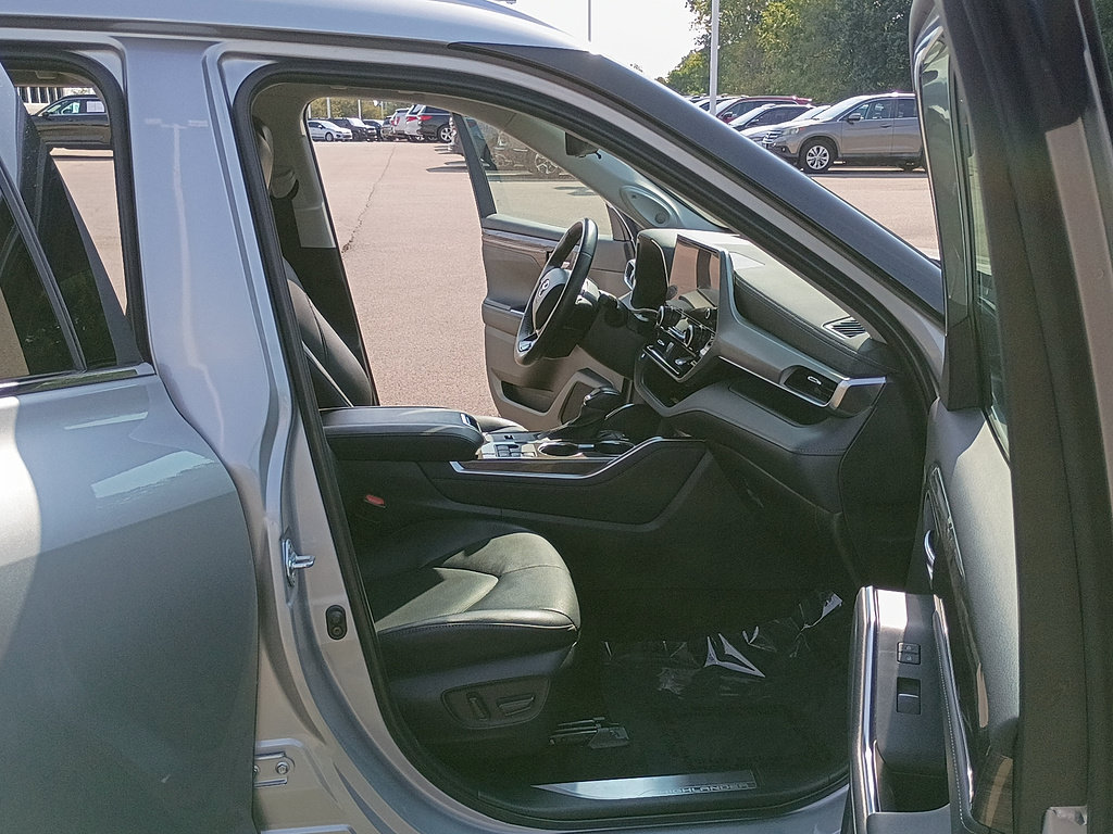 Used 2023 Toyota Highlander Platinum AWD/4WD image 17