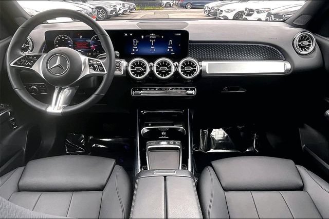 Used 2026 Mercedes-Benz GLB 250 4MATIC image 12