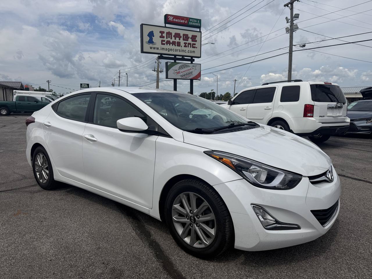 Used 2015 Hyundai Elantra SE w/ Option Group 02 FWD image 4