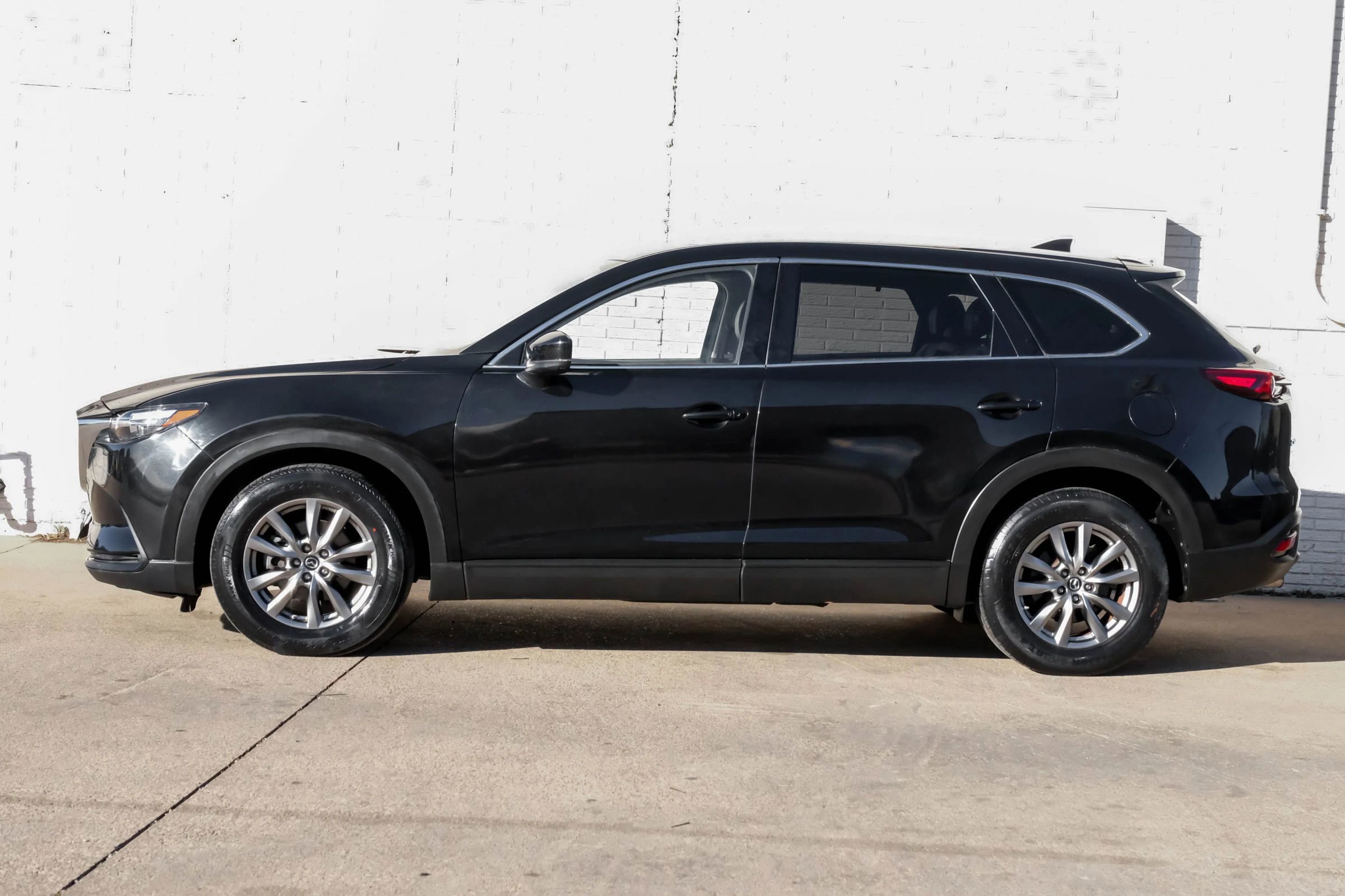 Used 2018 MAZDA CX-9 Touring w/ Touring Premium Package image 11