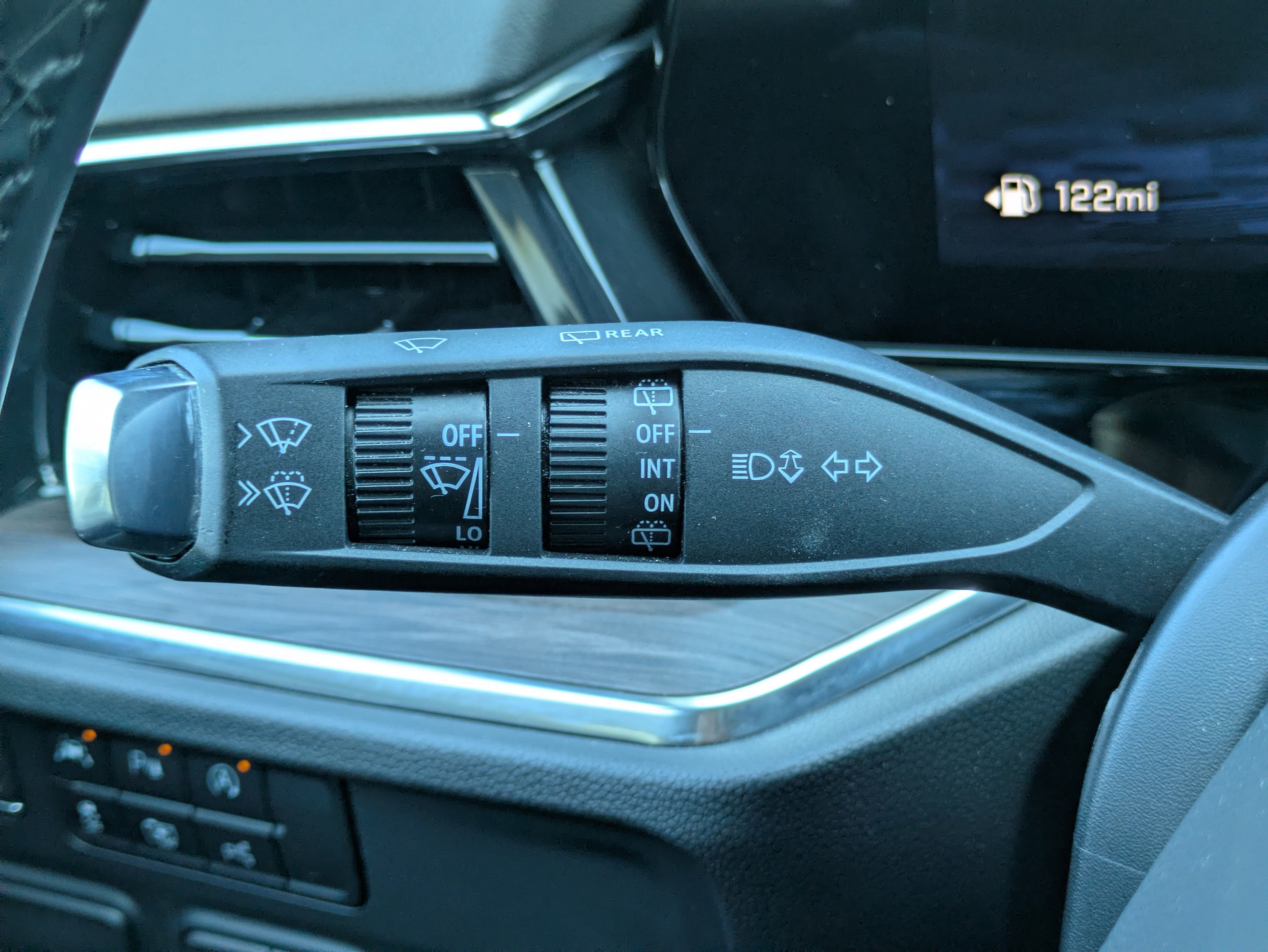 Used 2025 Chevrolet Suburban LS image 17