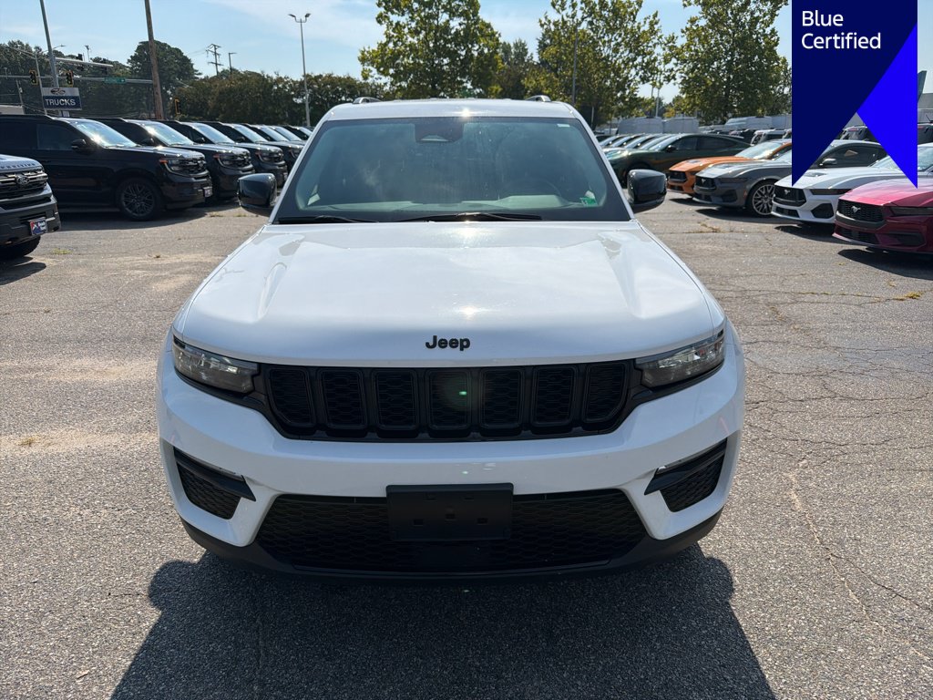 Used 2023 Jeep Grand Cherokee Limited w/ Black Appearance Package AWD/4WD image 2