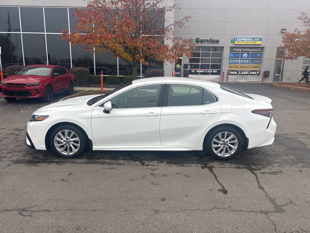 Used 2023 Toyota Camry SE image 6