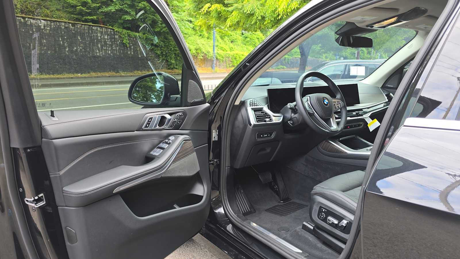 Used 2025 BMW X7 xDrive40i w/ Premium Package AWD/4WD image 20