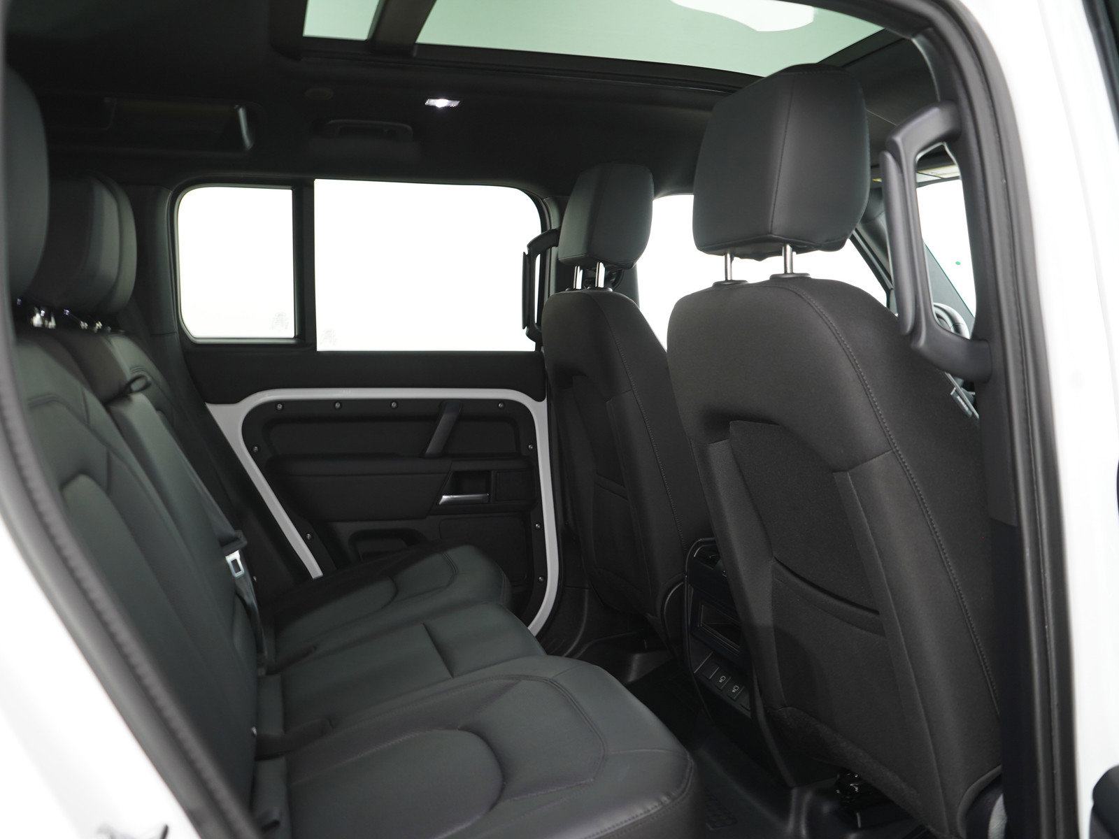 Used 2025 Land Rover Defender 110 S AWD/4WD image 14